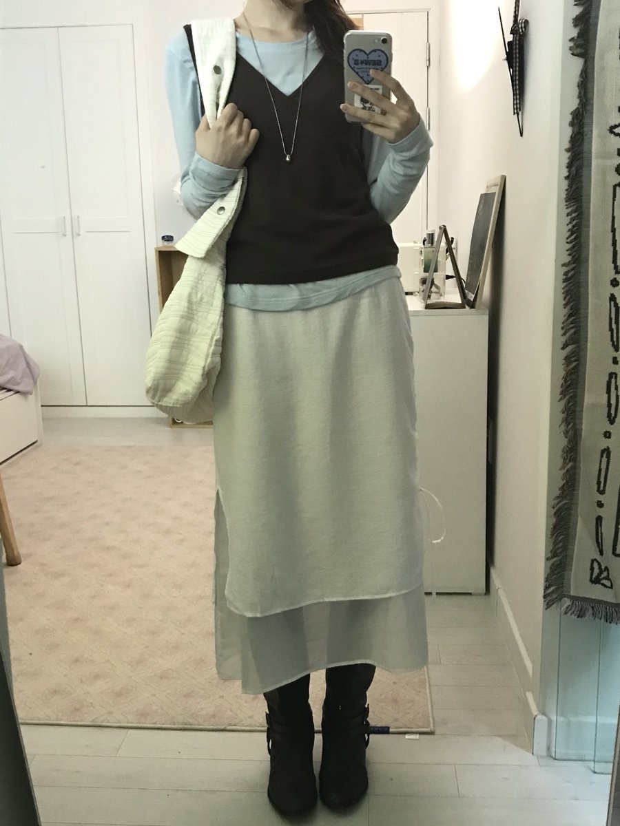 hazzuping's tweet photo. 아우터 안입어두되는 계절이 어서오길🧎‍♀️‍➡️ https://t.co/yteGiJdEU5