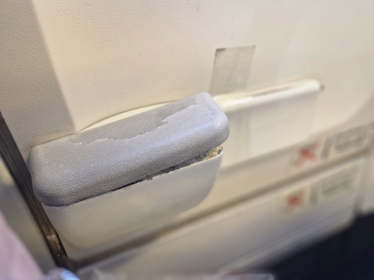 Neelam1205's tweet photo. Pathetic#spicejetairways
Today  is  very bad experience with #spicejet
Bad behavior  &amp; So long hours at checkin time. Seats are inBad condition  also https://t.co/pThxAWX8mX