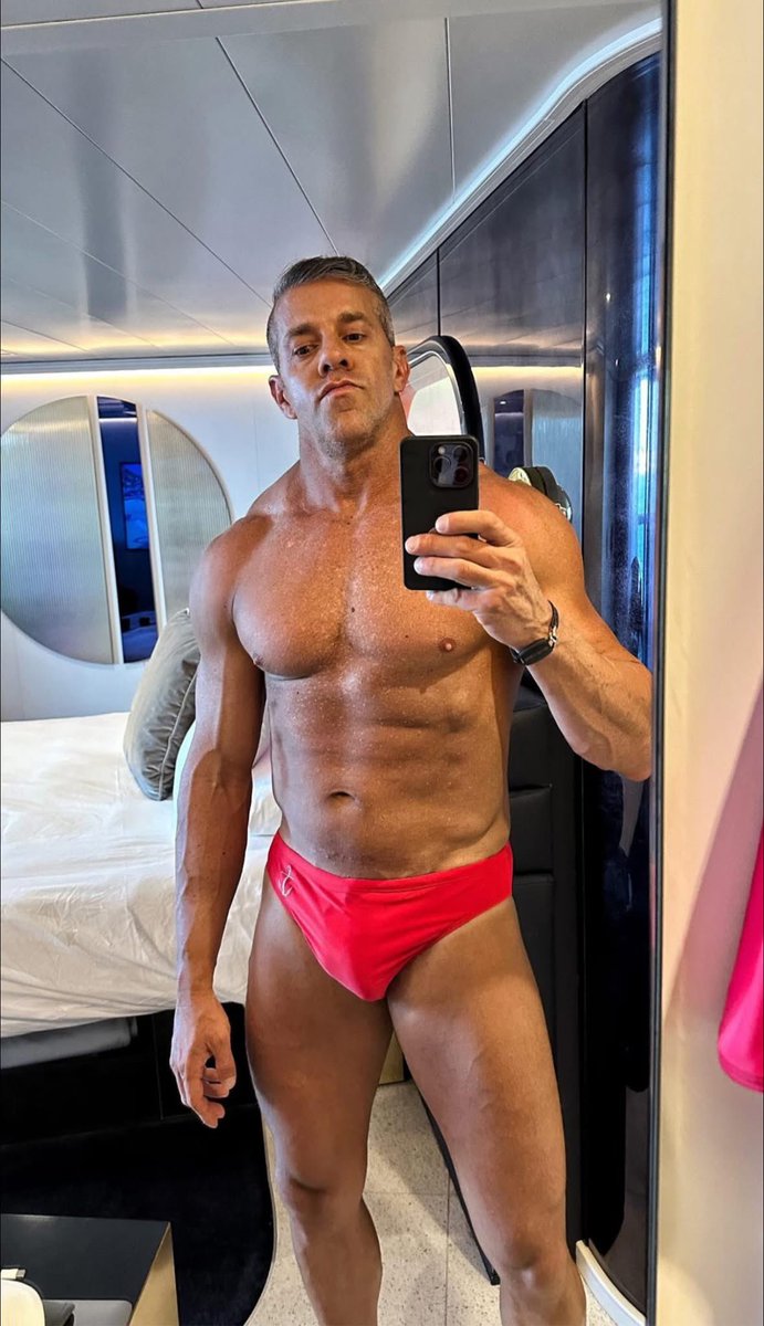 Large and in charge 💪 Use code: summer @ thenavydiver.com