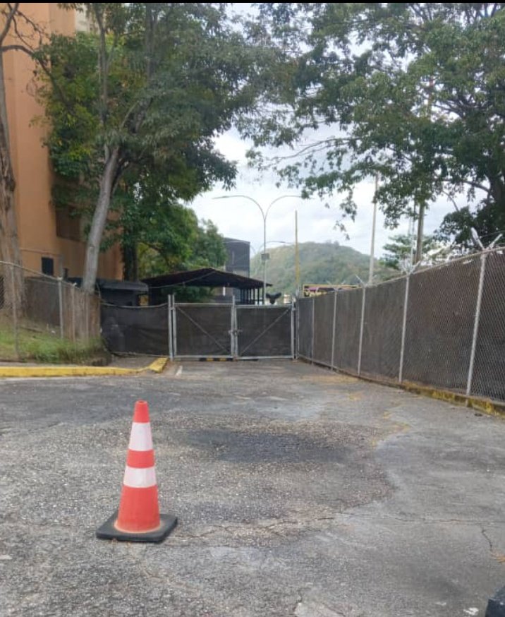 #VerdugoNoPideClemencia 

Torturador No 79

El es el Cnel. Alexander Jose Martinez Endeiza, actual director del RODEO 1 (SESMAS). 

Bajo su responsabilidad, rehenes venezolanos y extranjeros que han sido Secuestrados, Detenidos Arbitrariamente, Torturados vilmente, víctimas de