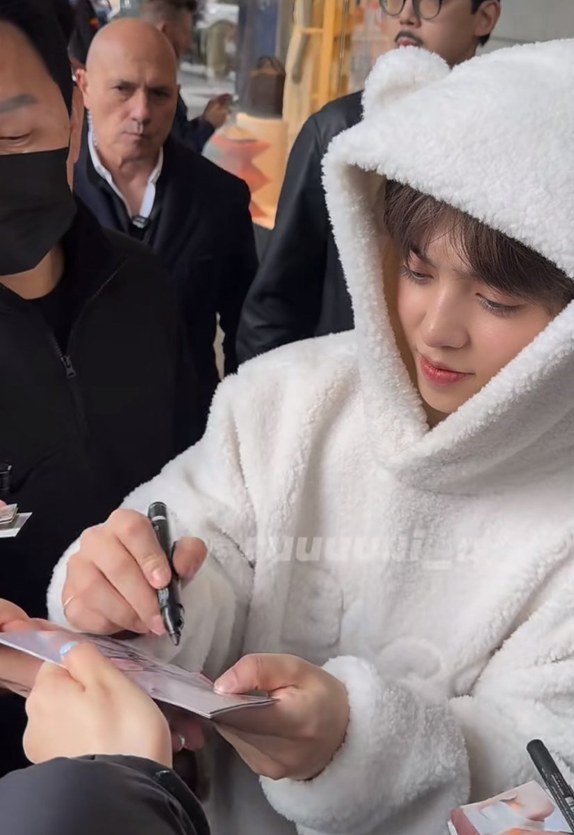 출국때부터 느낀건데 보스라는 브랜드 행사인데 왜 이 남자아이에게 자꾸 코끝분홍 메이크업을 하는거임 진짜웃기게시밬ㅋㅋㅋㅋㅋㅋㅋㅋㅋㅋㅋㅋㅋㅋㅋㅋㅋㅋㅋㅋㅋㅋㅋㅋㅋㅋㅋㅋㅋㅋㅋㅋㅋㅋㅋㅋㅋㅋㅋㅋㅋㅋ 내가아는 브랜드 보스가 맞아? 그냥보스베이비아니고?