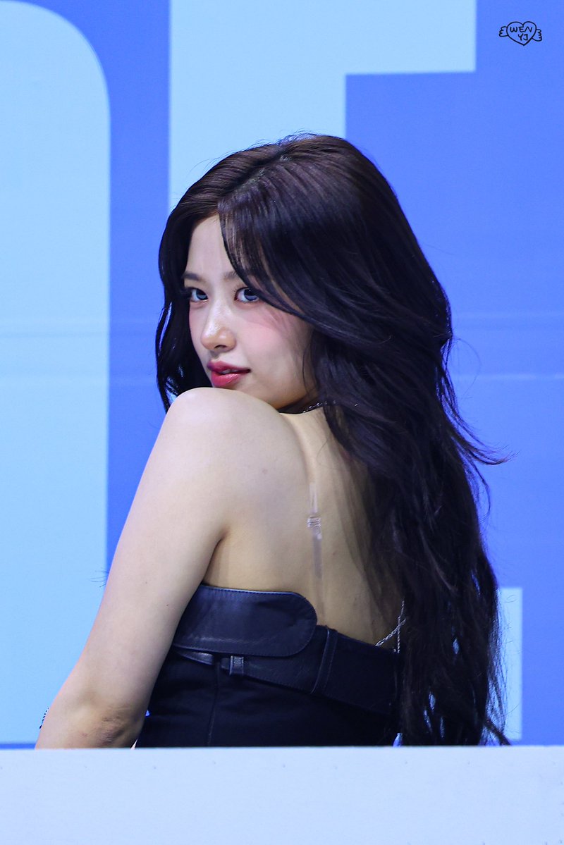 260223

#안유진 #ANYUJIN #ユジン
#아이브 #IVE #アイブ
#IVE #아이브