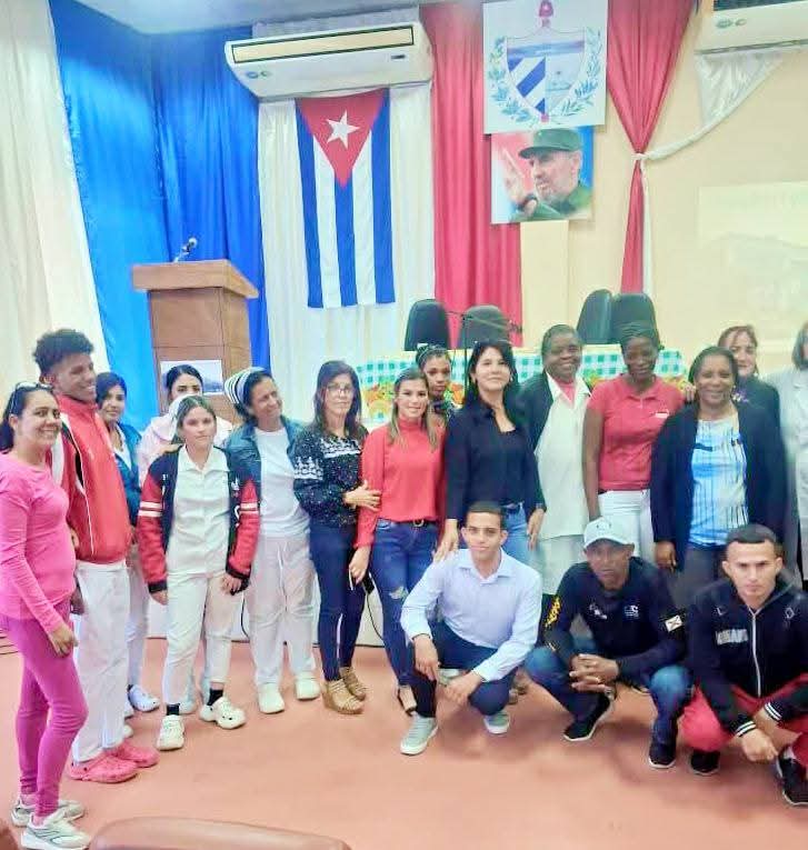 Participamos en Asamblea de Trabajadores Ejemplares del  Hospital León Cuervo Rubio  donde resultaron elegidos 15 trabajadores, de ellos cinco jóvenes con disposición a ingresar a las filas de la UJC y 10 para el PCC.
#CubanaSoberana
#PinardelRio