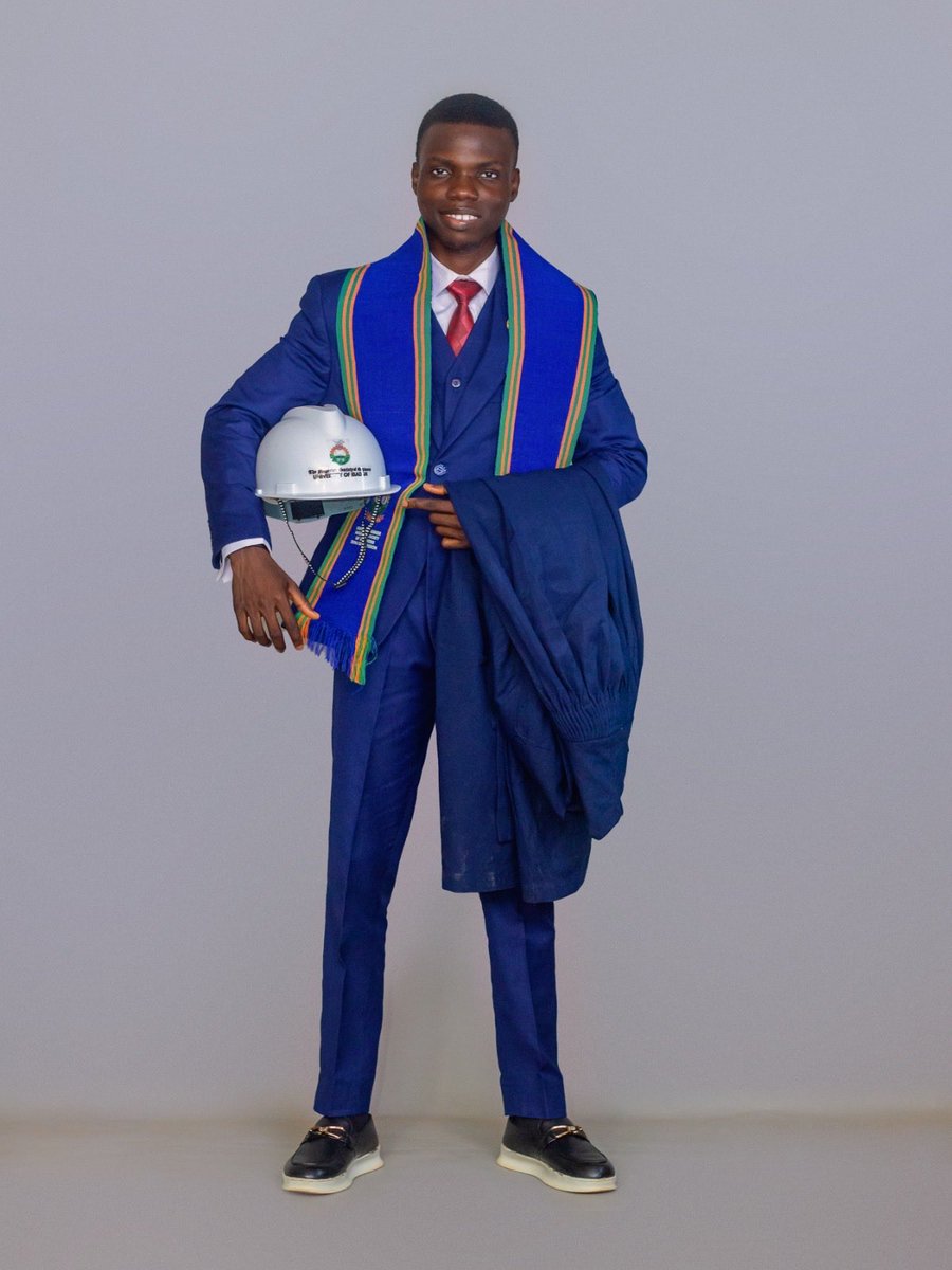 Liztai__'s tweet photo. My brother’s induction is today and he graduated with a first class honors. I am so proud of him and everything he’s done so far to get here. If you have a minute please say something nice to my brother. His name is Emmanuel and his nickname is Current ⚡️❤️ https://t.co/GlGaM443cg