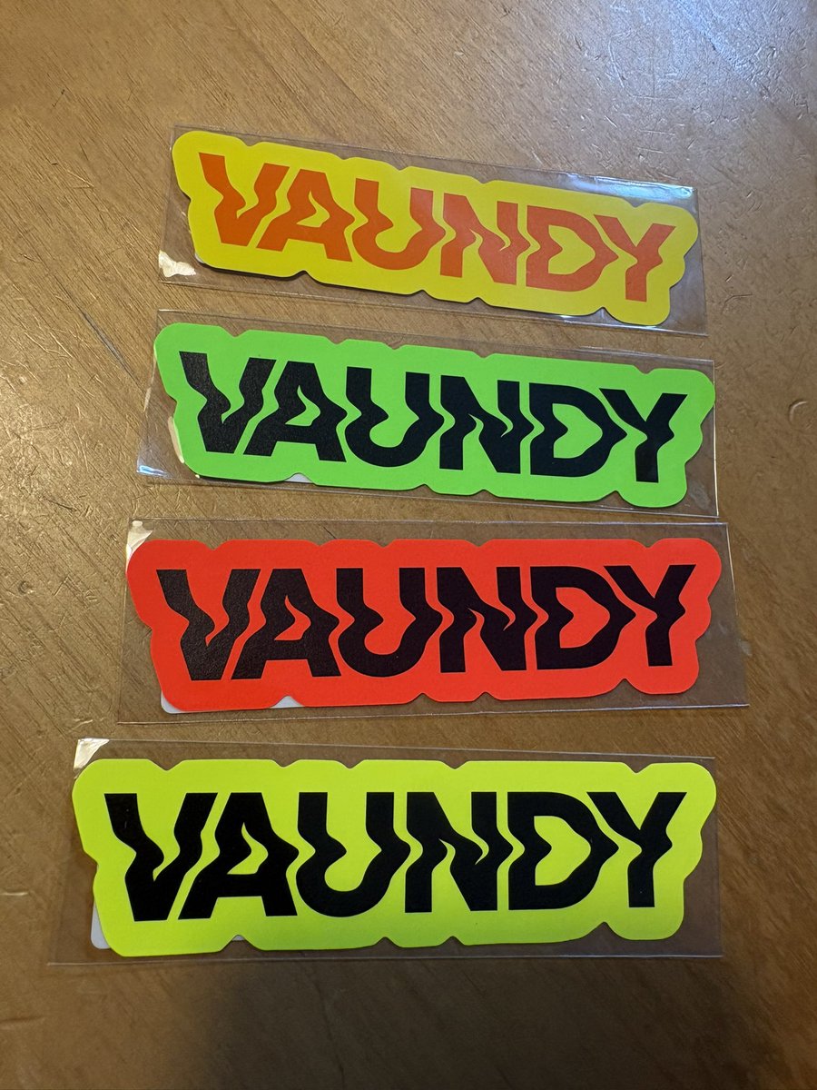 ステッカー嬉しい #Vaundy #VAWS