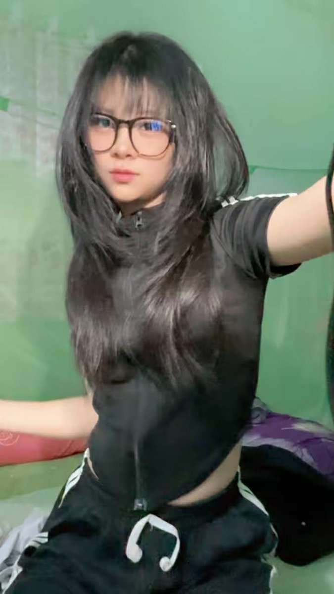 Left Right tweet media