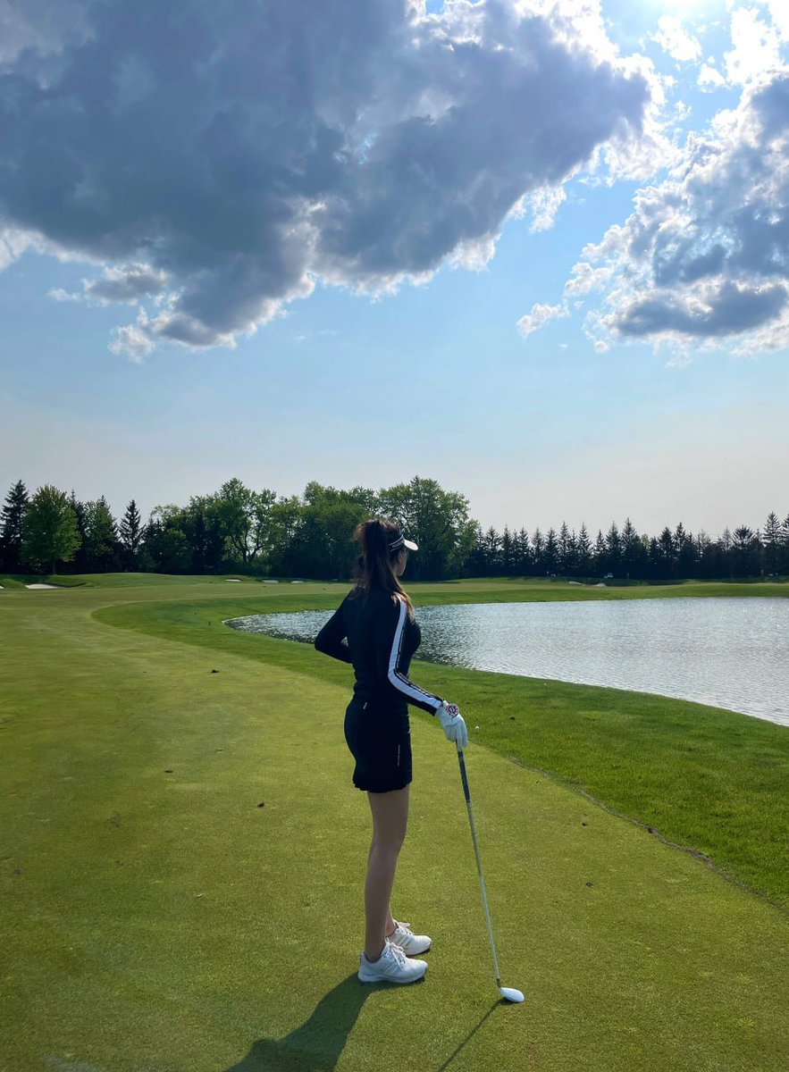 Hermion52016's tweet photo. Enjoying a beautiful day  chasing that perfect swing and soaking up the sunshine. Golf is my happy place! ⛳️🏌️‍♂️ https://t.co/vgaiYxFZYX