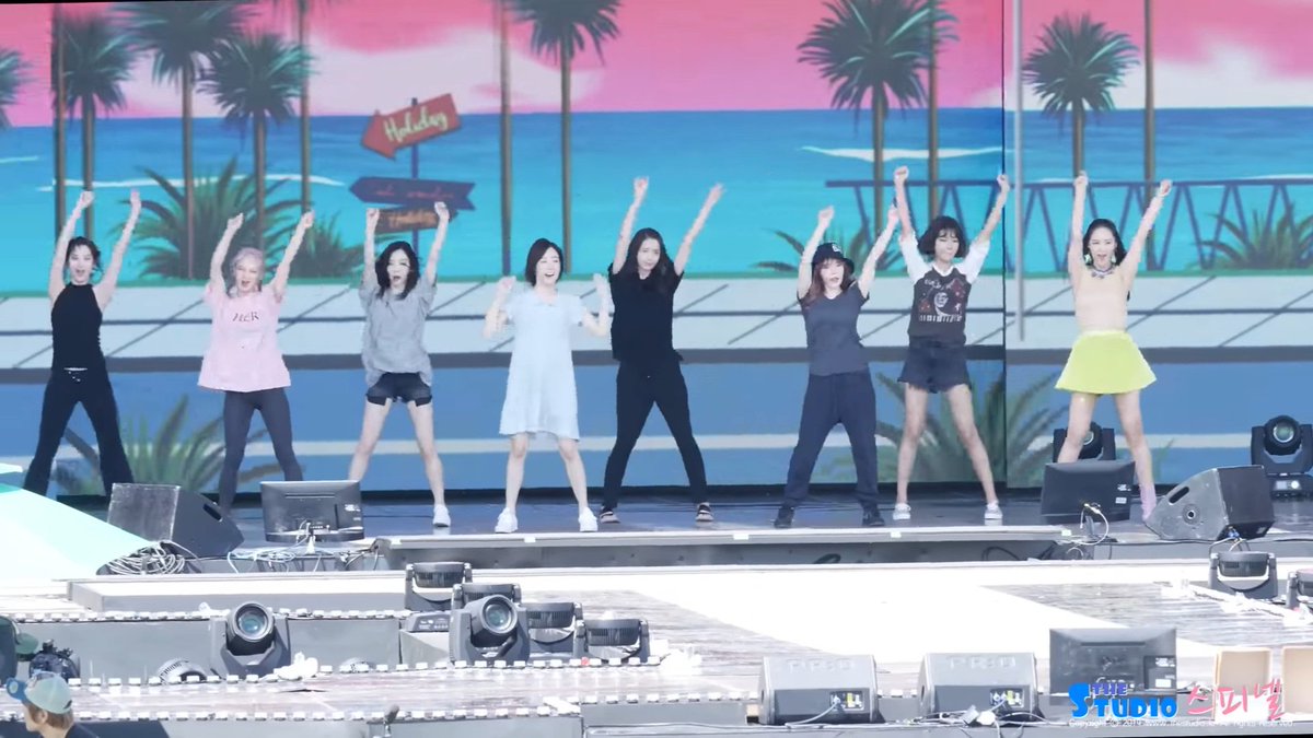 Yalai_ss's tweet photo. 실제로 소녀시대는 음방 리허설때 이름표를 하지않는다
이유: 소녀시대 https://t.co/m0EW26j6z0
