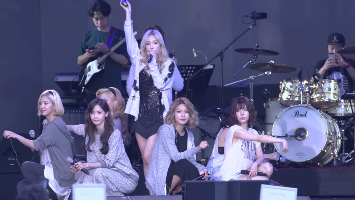 Yalai_ss's tweet photo. 실제로 소녀시대는 음방 리허설때 이름표를 하지않는다
이유: 소녀시대 https://t.co/m0EW26j6z0