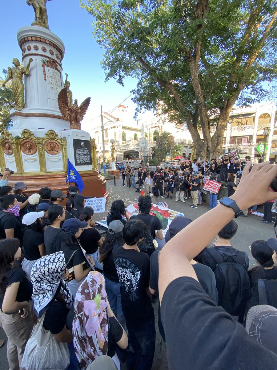 hali ✿ tweet media