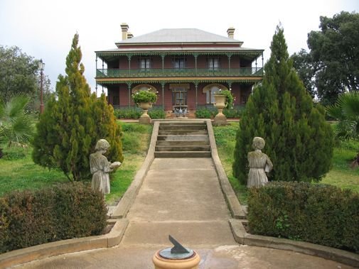 EllieShumar5's tweet photo. Luke Ryan: Mid-30s, charismatic but skeptical Australian documentary filmmaker. Built a small online following debunking ghost stories and urban legends. he goes solo to Monte Cristo Homestead for a live-streamed, investigation. 
@messageAdam 
#FanCastorEllie https://t.co/QwpTeoDB1i