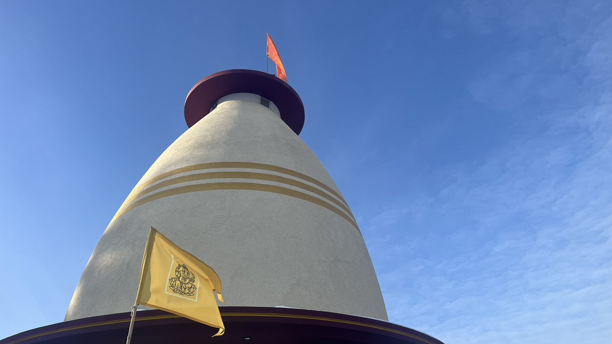 VoticEmo's tweet image. snuck into a hindu commune in the middle of nowhere