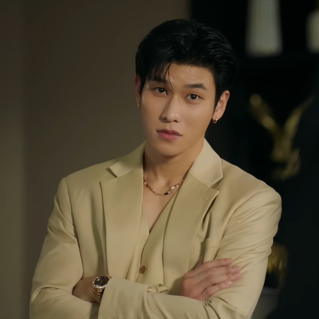 ภพก่อนเป็นหมอยา                      ภพนี้เป็น
                                          ลูกเจ้าของโรงพยาบาล