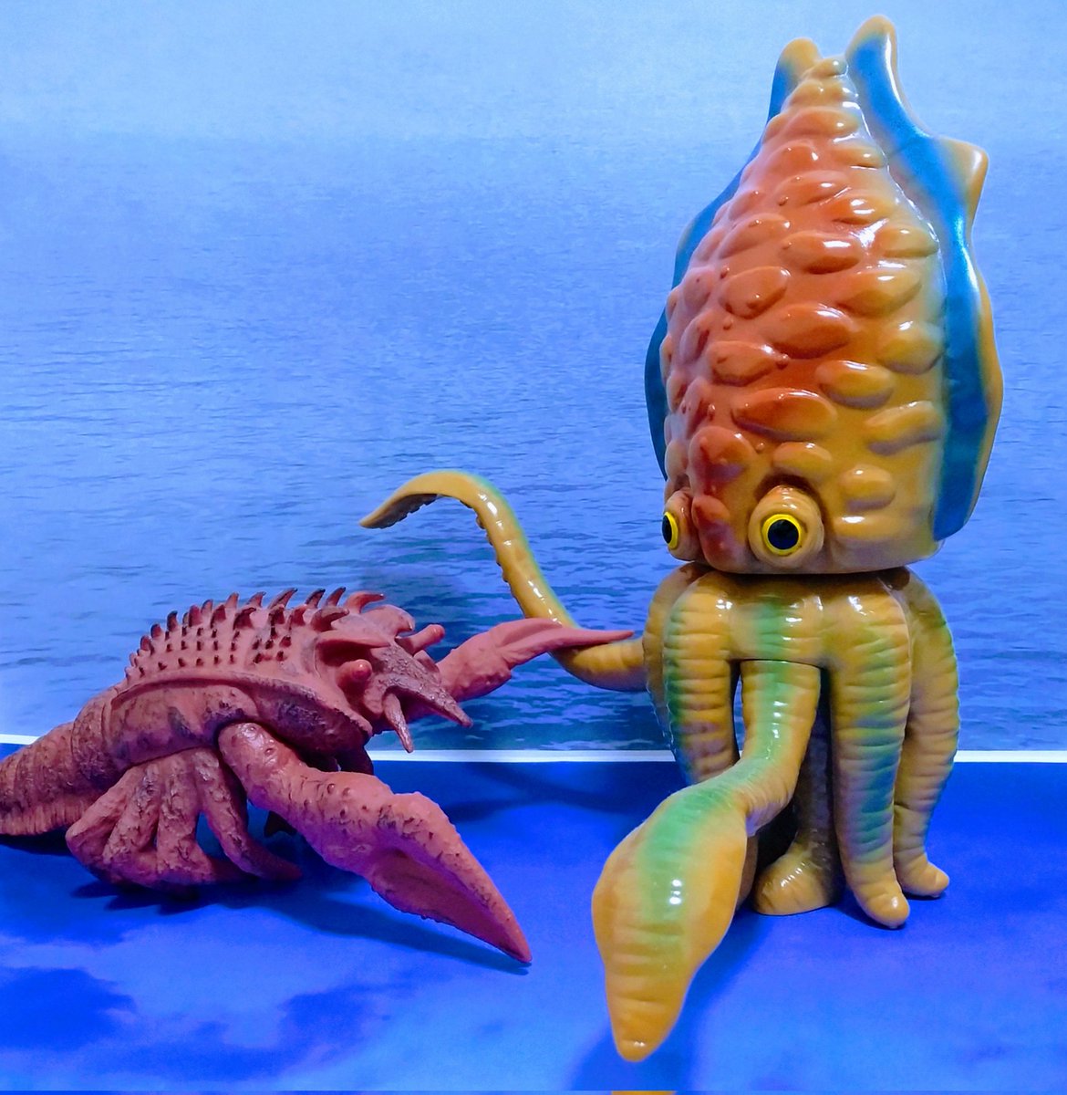 寒暖差が凄くて、もうこたつから離れられません❄️🔥
（ムービーモンスターシリーズ）
（エビラ）
（マルサン）
（海獣大戦）
（ゲゾラ）