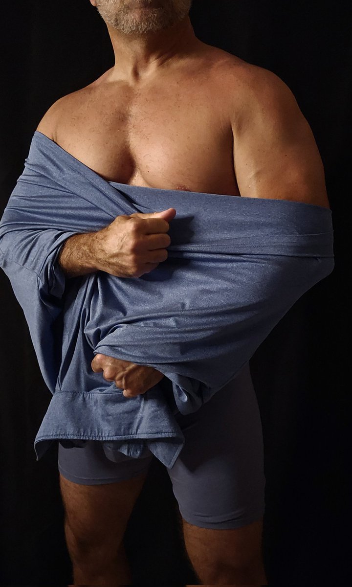 MyRodBiggs's tweet photo. Big boy in blue ๐
#underwear #muscular #fitdaddy #bigpackage #flexing https://t.co/iLkEVT0nDR