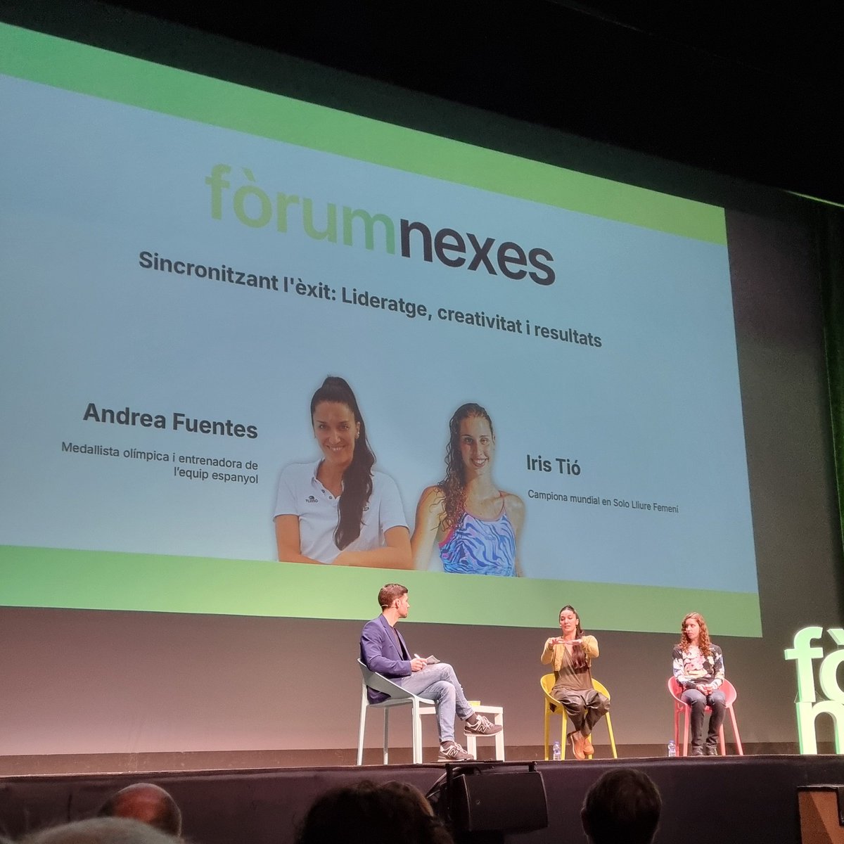 yolandam136's tweet image. Aportacions inspiradores d' @andreafuentes83, Iris Tió, i referents d'escoles @ModestJou @EscolesFEDAC
Replantejar l'escola, el vincle, la confiança, la comunicació, el procés de regulació i feedback (...) tindrà #sentit només si som fidels als nostres principis i valors.