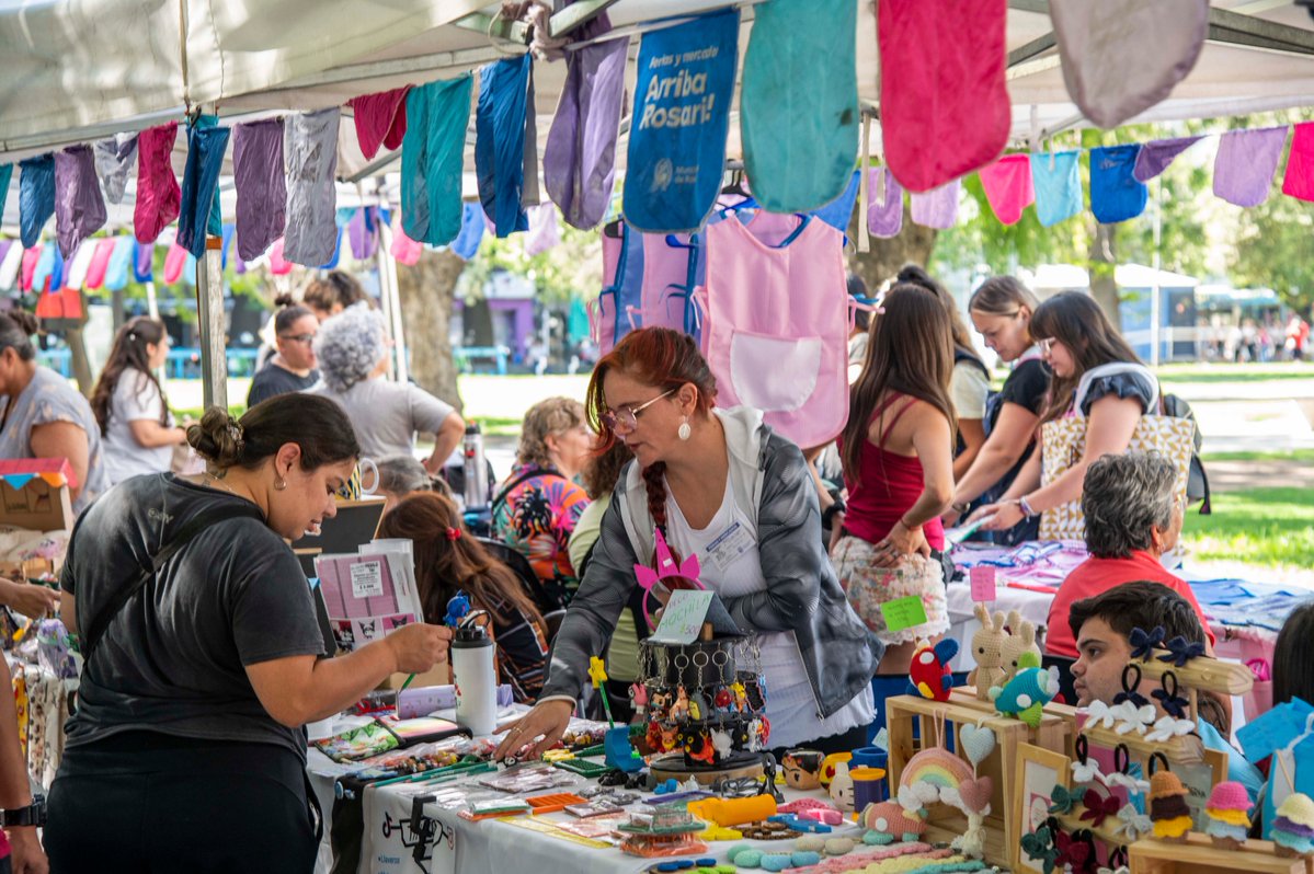 FERIA VUELTA A CLASES 🎒✏️
Más de 60 emprendimientos para que completes la mochila con cartucheras, cuadernos, útiles, agendas y mucho más! 📗✏️✂️
👉 Jueves 26, de 10 a 17h en la Plaza Pringles (Córdoba y Presidente Roca). ⤵️
rosarionoticias.gob.ar/page/noticias/…