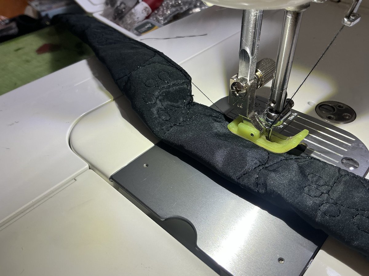 ぬぁーー
下糸が無くなったああああヽ(；▽；)ノ
3個も巻いておいたのに〜🧵