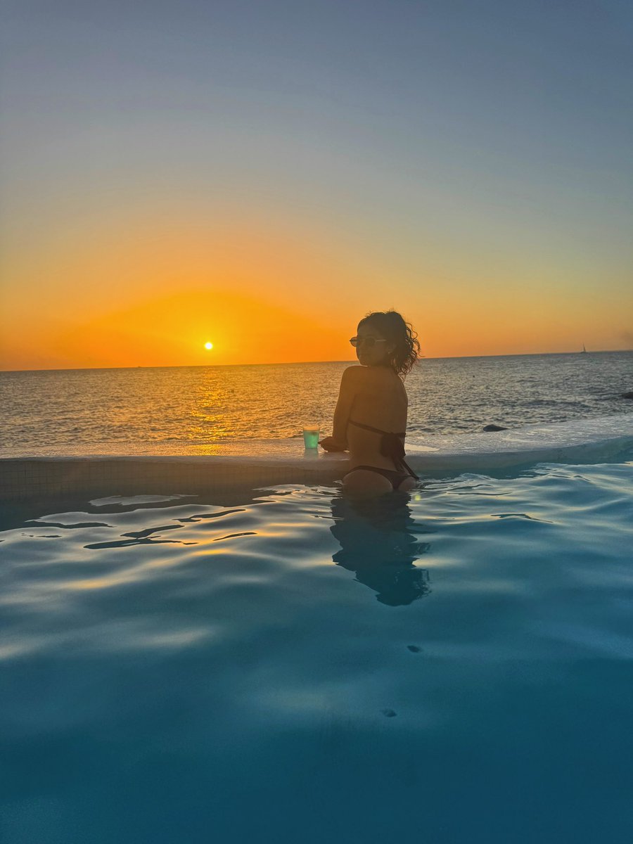 vgt__'s tweet photo. El mar es el camino, la verdad y la vidaaaaa♾️🌀🌊🌞🩵 https://t.co/EGnRKFMVnP