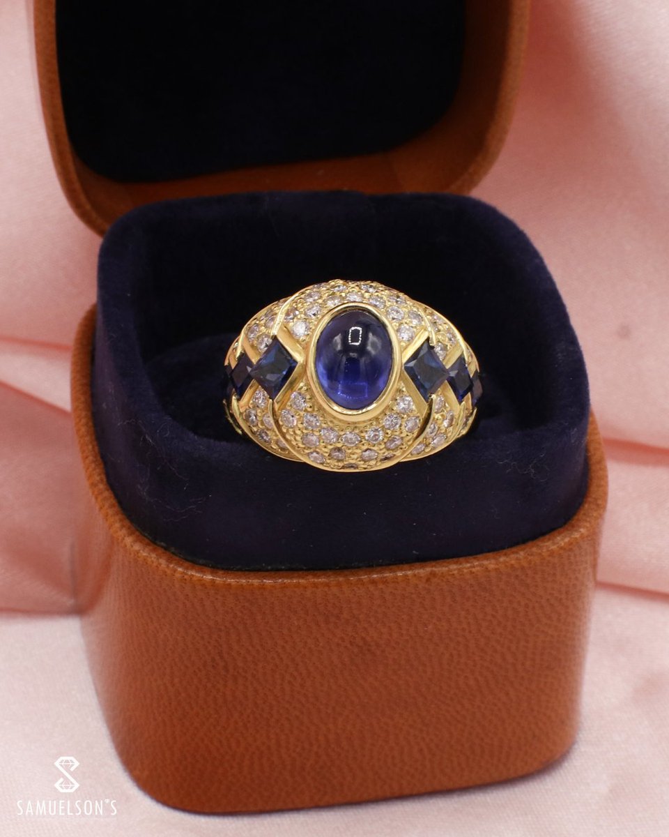 Coming through with the blues. 💎✨

Our new GIA-certified Natural Ceylon Sapphire &amp; Diamond dome ring is a literal work of art. Between the 18k gold setting and those VS diamonds, it’s designed to be noticed from across the room.

samuelsonsdiamonds.com/shop/product/g…