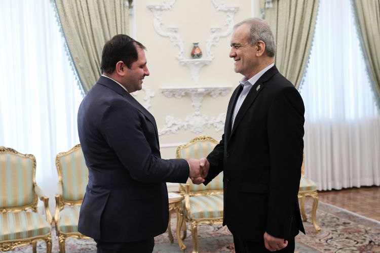 youthdiploforum's tweet photo. President Masoud Pezeshkian reaffirmed Iran’s commitment to finalizing the Comprehensive Strategic Partnership Document with Armenia during talks with Defense Minister Suren Papikyan, underscoring expanded defense, economic,energy &amp; corridor cooperation to secure shared interests https://t.co/LapaEtkwOb