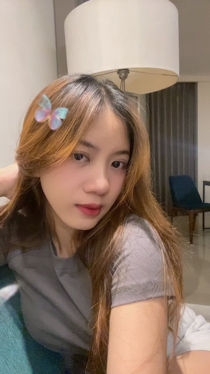 jscmilo's tweet photo. ternyata tuh cowo ganteng parfumnya make vadaqo pablo ini yaa? pantes tiap lewat wanginya bikin pengen macarin aja... alias ENAK BANGET🥺✨ https://t.co/nOOmIx1pio