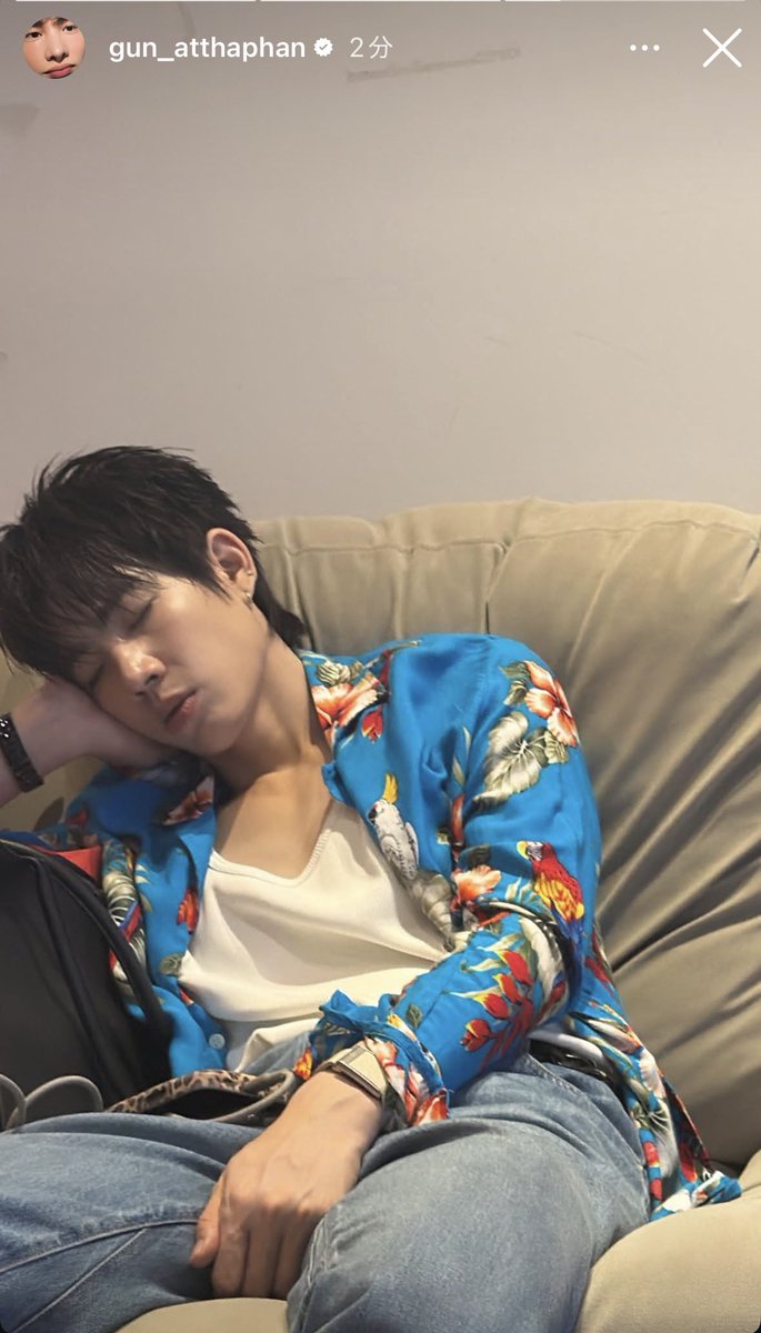 ออฟกัน😭😭😭😭😭😭😭😭😭😭
พี่ถ่ายน้องลง แซวว่ายม น้องก็เอาคืนถ่ายพี่ลงเหมือนกัน เมนเทอร์คนเก่งของหนูเค้าหลับป๊อกเลย
เห้อออ น่ารักเปงบ้า🫠🫠

#ออฟกัน #OffGun