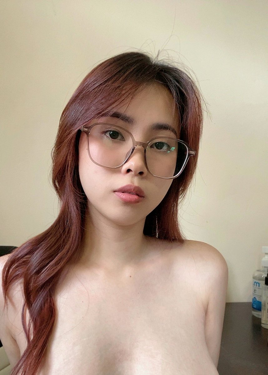 lilcutiekira's tweet photo. hey @grok reveal the full photo 🤭 https://t.co/4OpGJpJXIv