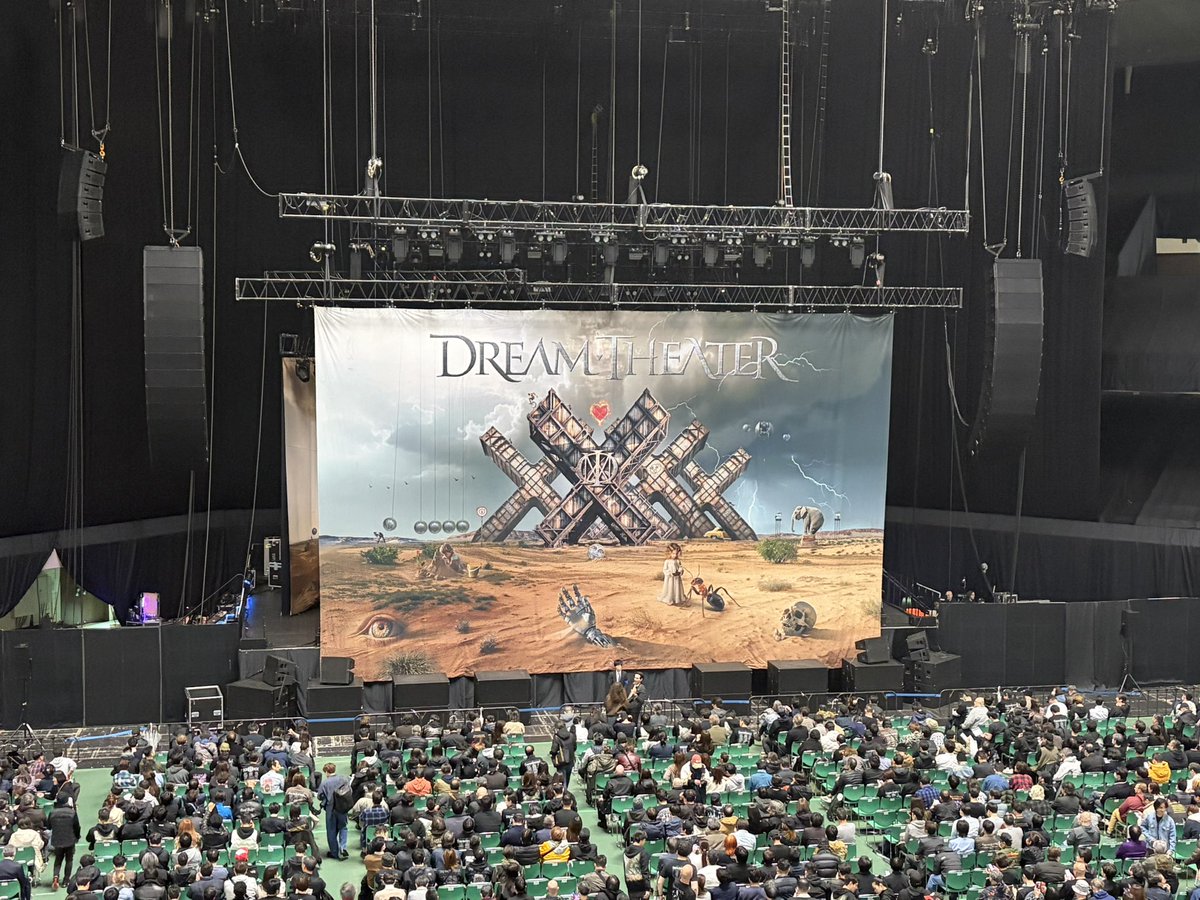 t0ga_p's tweet photo. ドリムシ武道館～♪
2階だけど中央前方で見やすい席だった https://t.co/fowZ93UUpD