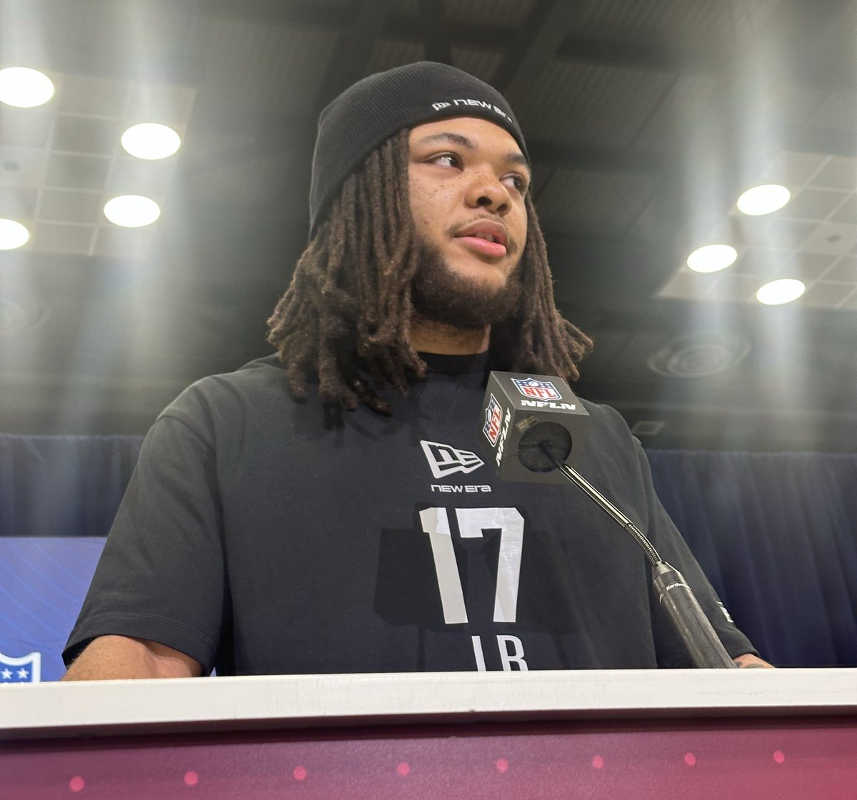 MadGlab's tweet photo. University at Buffalo LB Red Murdock says representing UB on a national stage like the combine is really important to him 

Murdock says Buffalo is his second home  &amp; would love a chance to play next to Joe Andreessen…adds that Andreessen has helped give him NFL insight #Bills https://t.co/s7q2NIXoSB