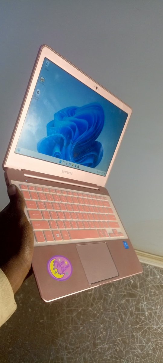Onway20's tweet photo. Samsung 910s (very slim ) 

Processor: intel
Ram:4gb
Ssd:128gb 
Size:13 inches. 
Charger✅

Bonanza Price: 120k https://t.co/7UFbBnRg08
