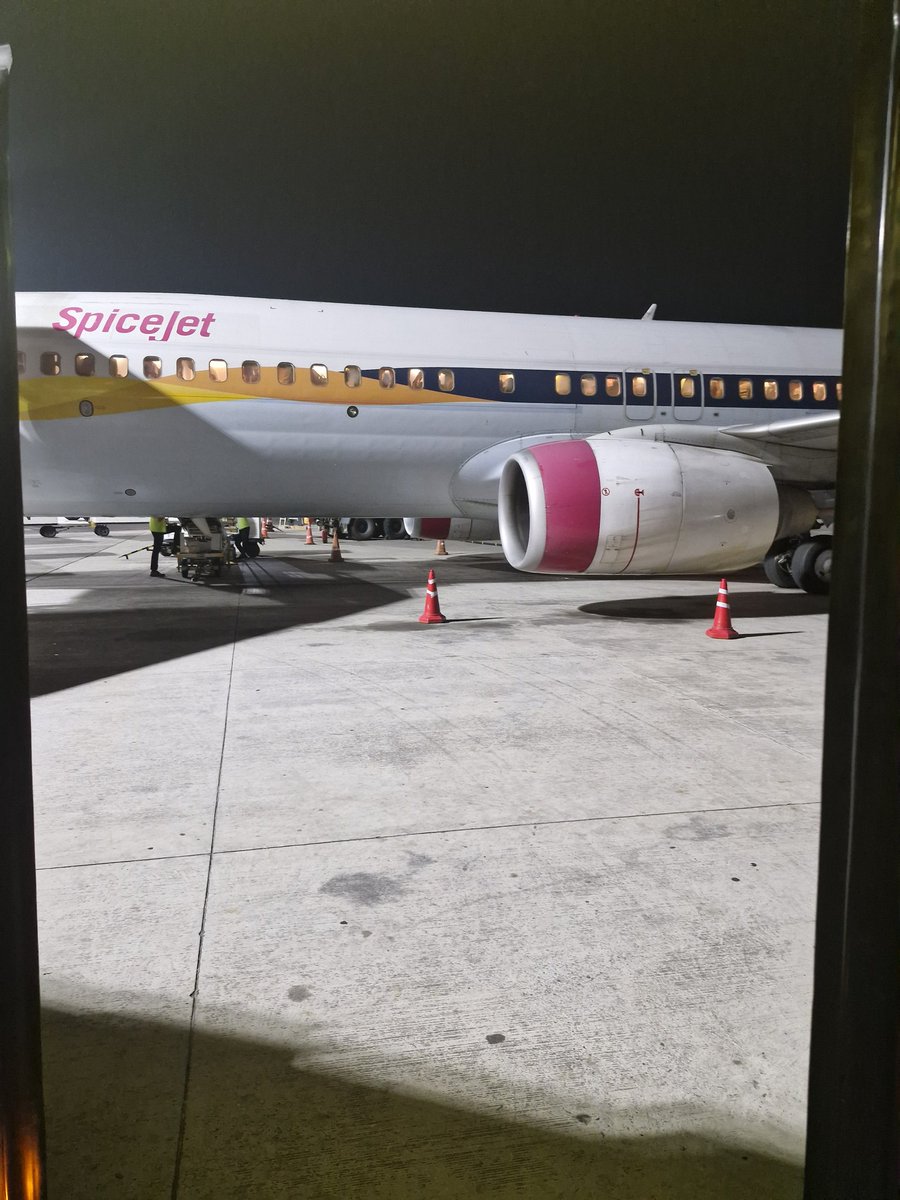Neelam1205's tweet photo. Today sitting Half in hour afterlanding #spicejetairways https://t.co/TNjtfFZVZX