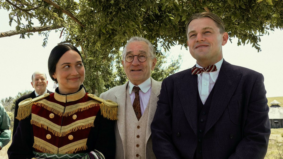flicklegame's tweet photo. 1/5 I admitted that I expected a standard true crime procedural but Martin Scorsese delivered a devastating autopsy of American capitalism. Killers of the Flower Moon is a masterclass in subjective complicity where the banal evil of the perpetrators is normalized.
It treats systemic murder as a quiet domestic routine rather than a spectacular event. 🧵👇 #KillersOfTheFlowerMoon #MartinScorsese #Cinematography #FilmTwitter