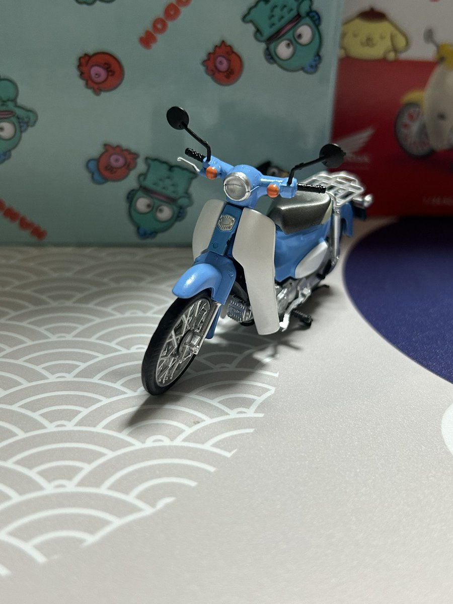 スーパーカブ✖️サンリオ プラモデルみたいな組み立て式で