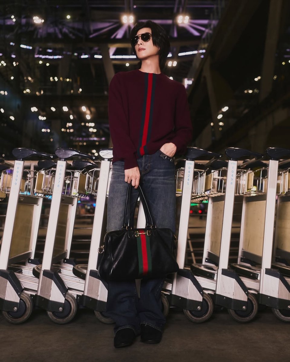 "กลัฟ คณาวุฒิ” Gucci Brand Ambassador แลนดิ้งสู่มิลาน อิตาลี
เตรียมร่วมโมเมนต์สำคัญระดับโลก กับแฟชั่นโชว์ Gucci Fall-Winter 2026 ใน Milan Fashion Week ศุกร์ที่ 27 กุมภาพันธ์ เวลา 14.00 น. มิลาน ประเทศอิตาลี (20.00 น. ตามเวลาประเทศไทย)

#GulfKanawut