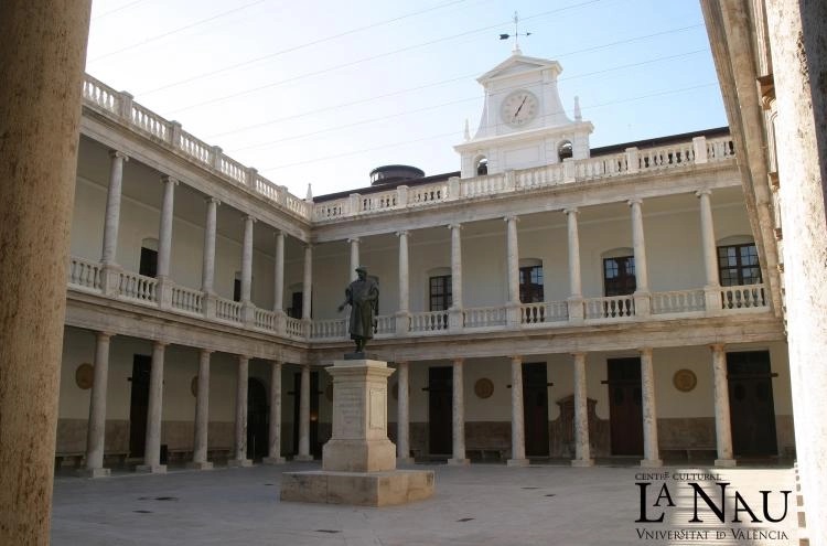 apuntnoticies's tweet photo. La Nau de la UV rep el segell de patrimoni europeu 2025.

El Centre Cultural de la Universitat de València, edifici neoclàssic vinculat a Joan Lluís Vives, és un dels tretze enclavaments escollits per la Comissió Europea.

📲 https://t.co/8TqOgVxd8Q https://t.co/UQApYz0760