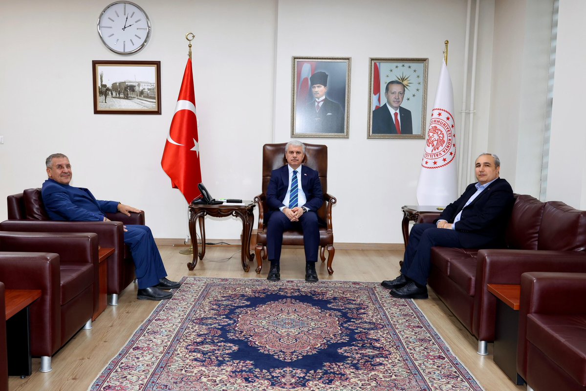 Çorumlu Bürokratlar Derneği Başkanı Sayın Metin Karaman ve gazeteci-yazar Sayın Mehmet Baki Baskın’a nazik ziyaretleri dolayısıyla teşekkür ediyorum.