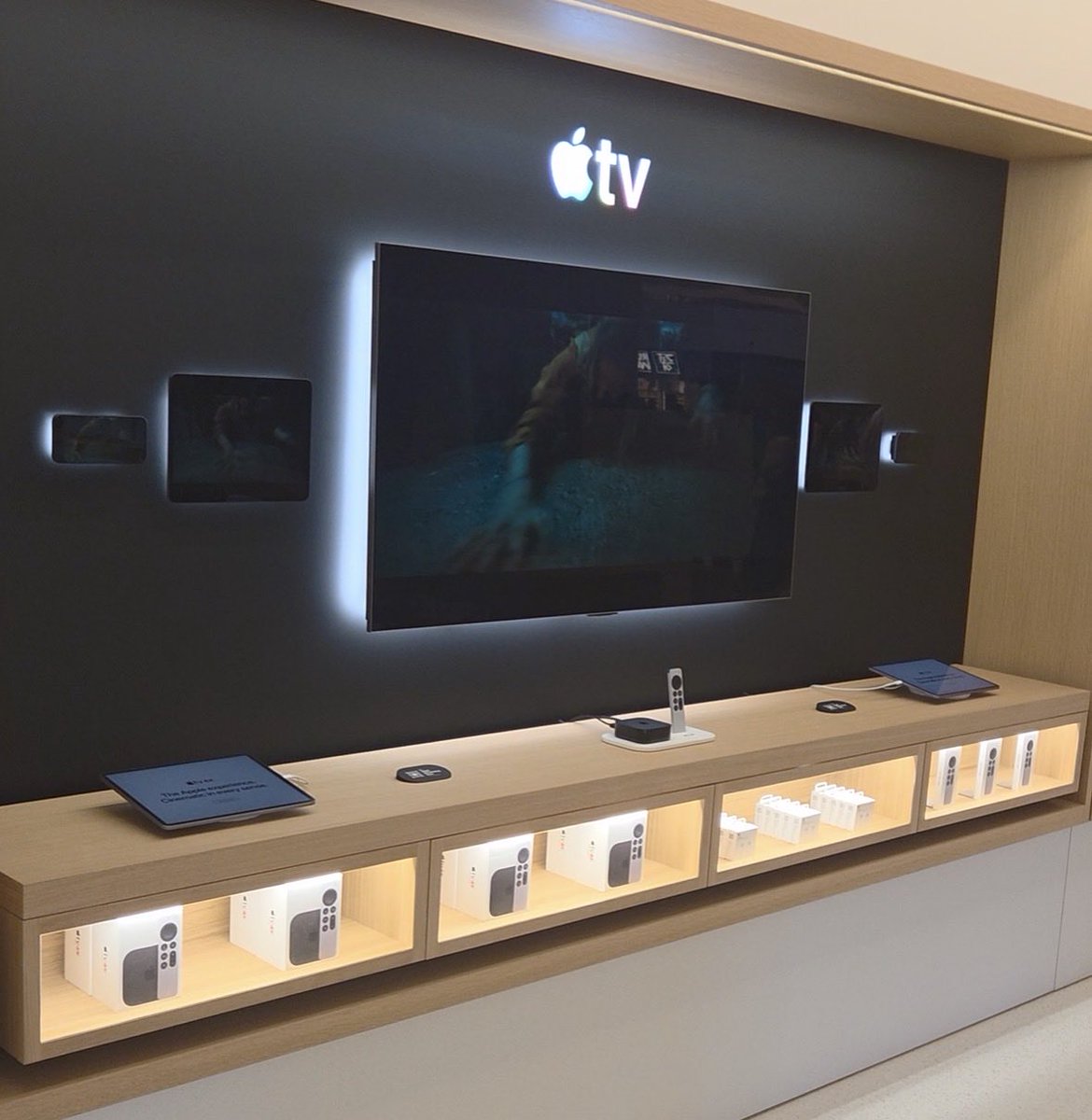 digitindia's tweet image. First look of Apple Store Borivali | Here's your first look at the Apple Store in Boriwali  Mumbai which opens to public on Thursday, February 26.

#apple #applestore #appleindia #iphone #tech