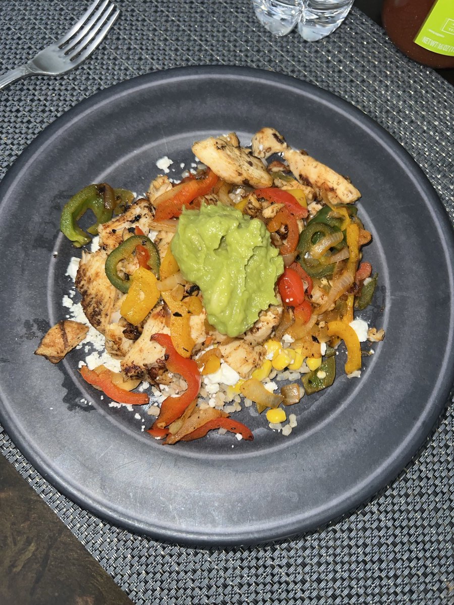 rcbrownsax's tweet photo. ⁦@JuanitaSoleil⁩ did such an amazing job cooking😘 —brown rice, corn, jalapeños, bellpeppers, chicken, feta cheese — delicious‼️ https://t.co/DxBACPYaOX