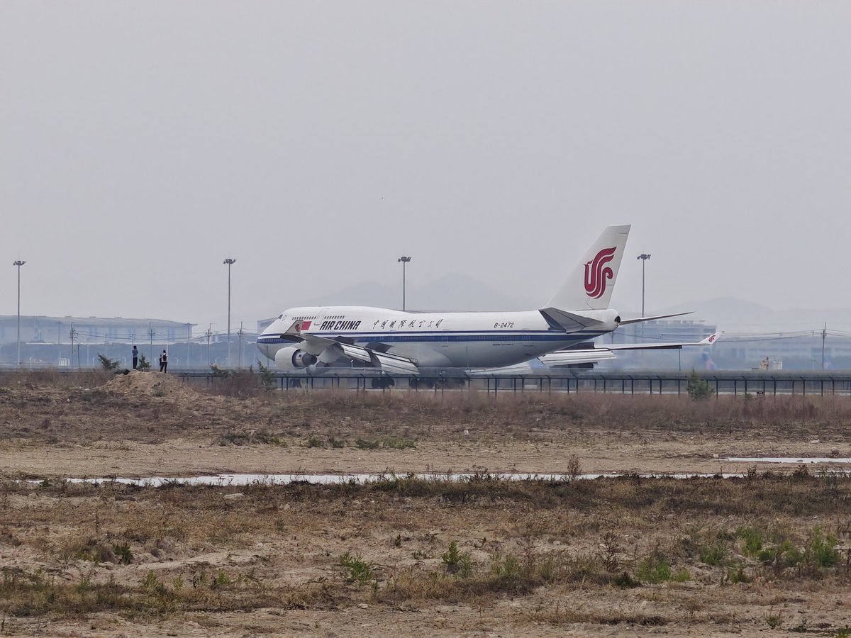 SyToshive's tweet photo. B-2472 https://t.co/AYutJrAmwB