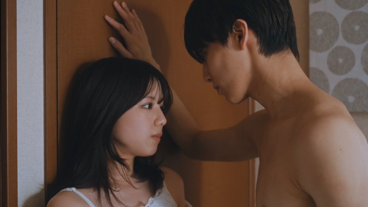 <유카리 군은 갭이 너무 반칙이야> 3화
아직 둘 사이에 설레는 느낌은 없는데 모리센세가 자극받아서 우다다 말할때 유카리군이 조용히 듣고있는 장면이 좋았음 들을때는 조용히 들어주는 사람 호감..! 근데, 후반부에 유카리군 갑자기 웃통 까고있어서 하차할뻔 ㅎ 복근 클로즈업 하는것도 개웃김