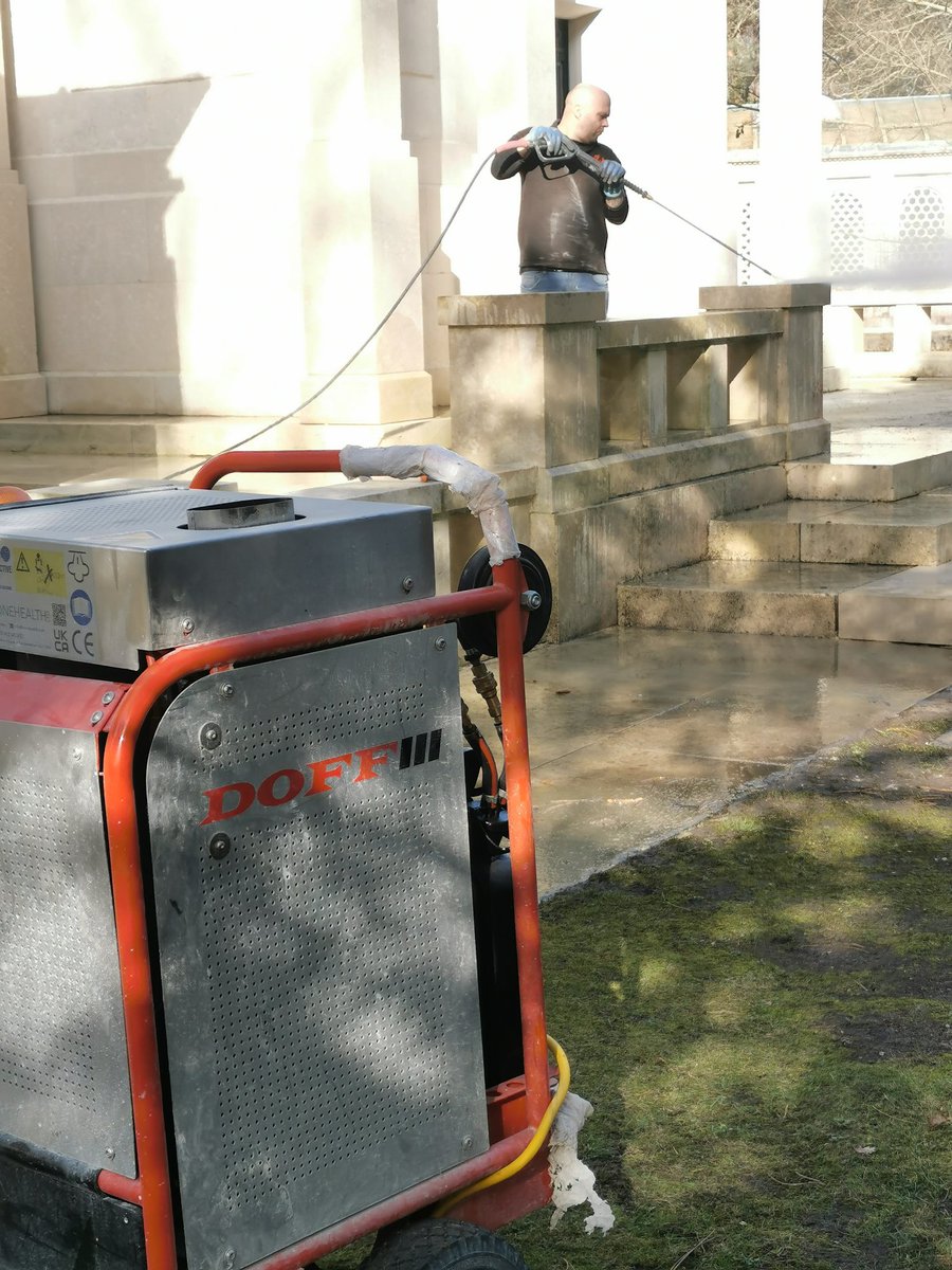 KevBlackCat's tweet photo. #BrookwoodCemetery #Doff3 #steamclean #stone
Quick before and after... https://t.co/GX9k3pwiaB
