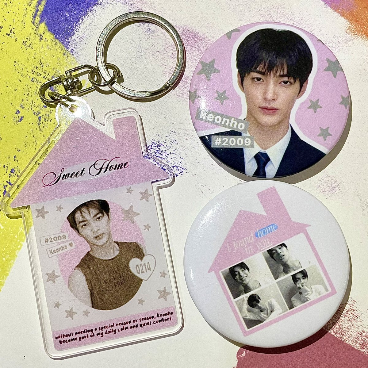 salah satu fribis yg aku tunggu, karna KEYCHAIN + PIN nya yg CAKEP itu tapi imup jugaaa karna warna nya pinkeu pinkeu🥹💗
thank youuu sm yaaa fribis cakep nyaa, udah sampe dg selamat di akuuu!🫶🏻