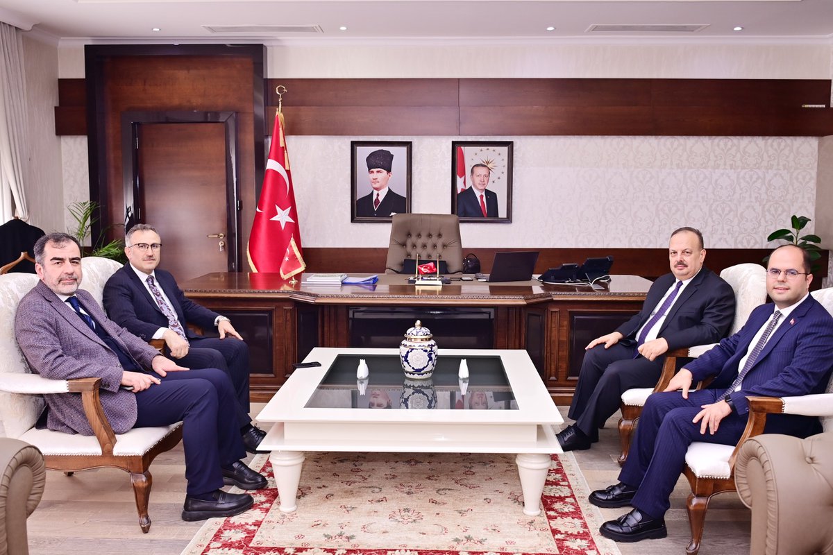 AydinValiligi's tweet photo. AK Parti Genel Merkez Disiplin Kurulu Başkanı Av. Dr. Mehmet Sarı , AK Parti Aydın İl Başkanı Mehmet Erdem ve ASKON Başkanı Murat Gün,

Vali @YakupCanbolat’ı makamında ziyaret etti. https://t.co/6qQmIJrc8g