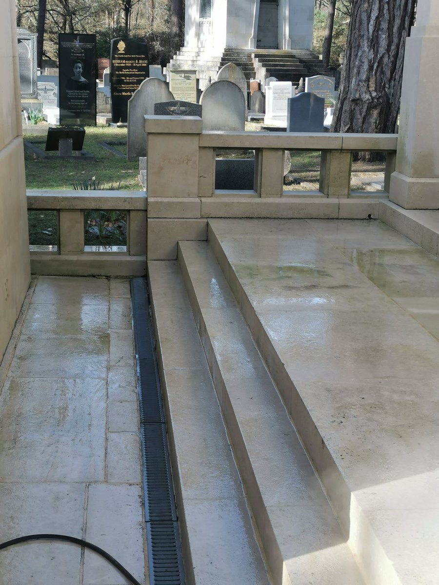 KevBlackCat's tweet photo. #BrookwoodCemetery #Doff3 #steamclean #stone
Quick before and after... https://t.co/GX9k3pwiaB