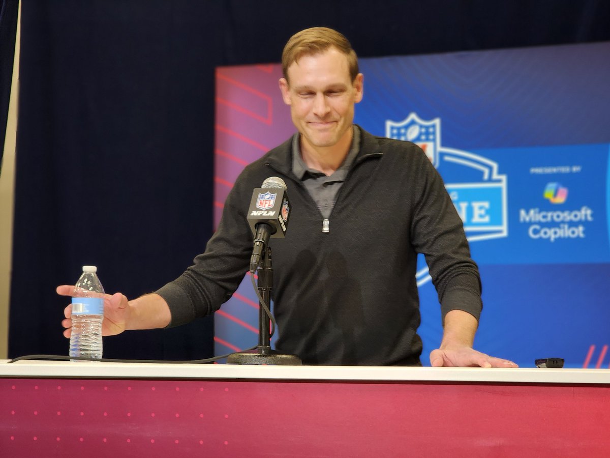 GBraggsJr23's tweet photo. Ben Johnson at the Combine.

Year 1:                           Year 2: 😂 https://t.co/LxDJIbUWGi