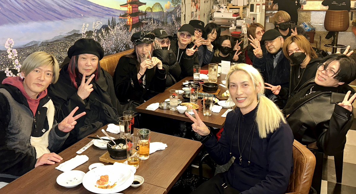 YURAsamaTakeshi's tweet photo. 初めてお食事会を開催しました🍢
何故かドラマーばかりにお声がけしてしまいましたが…とても楽しかったです〜🥁
みんな違ってみんな良い♪

次は他のパートの人達も呼びたいな〜♪
🙌🙌🙌 https://t.co/joGUbpoHOH