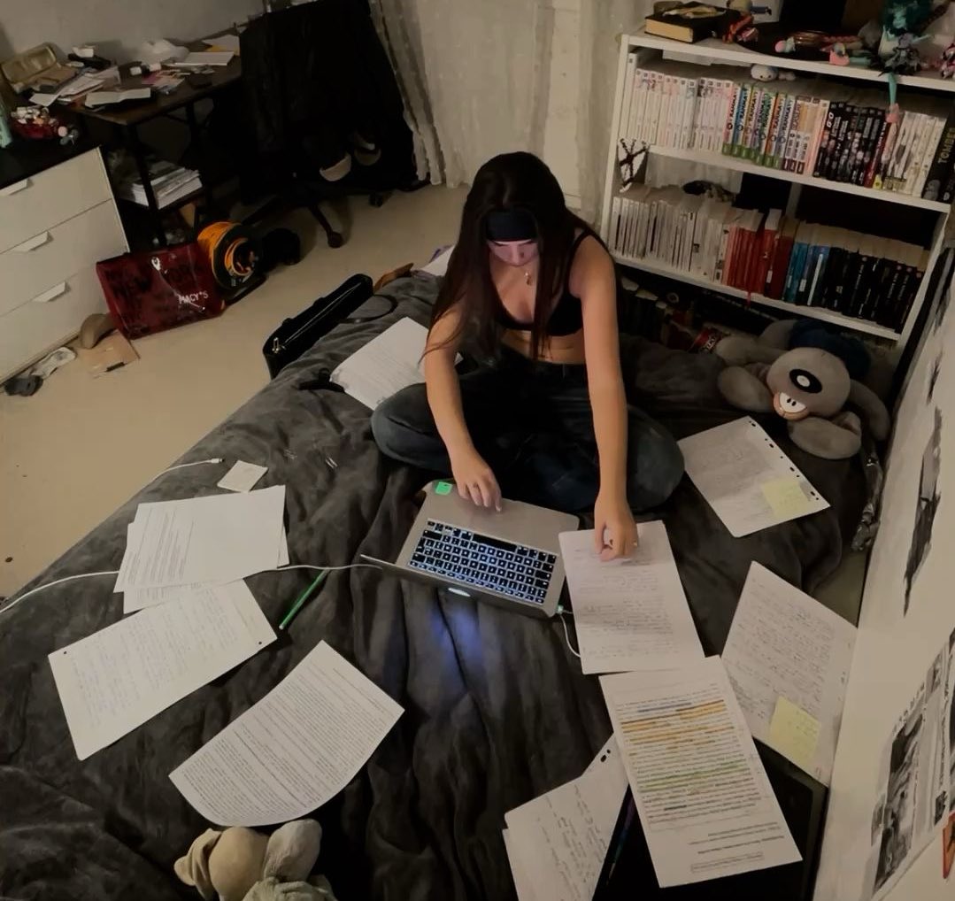 babissx_gabi's tweet photo. Tudo que está me ajudando a manter um bom rendimento no cursinho on-line sendo clt, a Thread - 💻✏️
#studytwr #studytwtbr https://t.co/sI6vDJgTff