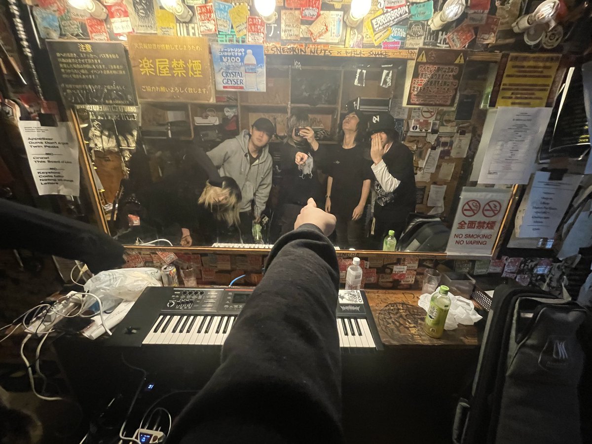 アンチノックありがとうございました！
ミクスチャーラウドにぶち込まれましたがなんとかやりとげました

ここからAmbivalenth;は制作などなどの理由によりサナギ期間に入ります

楽曲も演奏ももっともっとレベルアップしてまた戻ってきます！