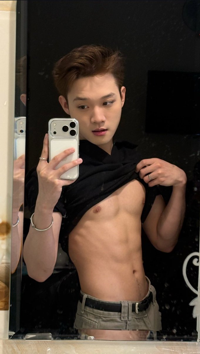 KimIn28238's tweet photo. Hết tết https://t.co/xj4GjEaqBy